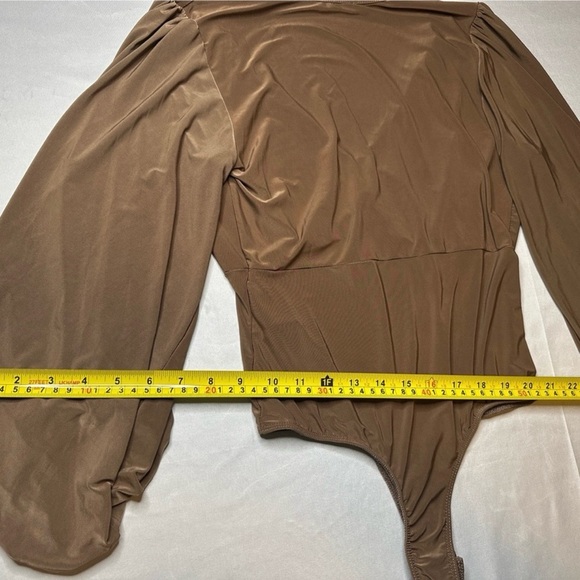21 SAINTS Long Sleeve V-Neck Bodysuit – Brown Ruched Sleeve Minimalist Chic - Picture 9 of 9